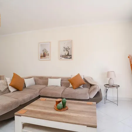 Casa Chameleon, Upper Town Fuseta