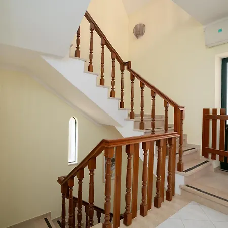 Casa Chameleon, Upper Town