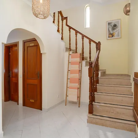 Casa Chameleon, Upper Town Fuseta
